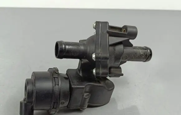 Thermostat/thermostat housing