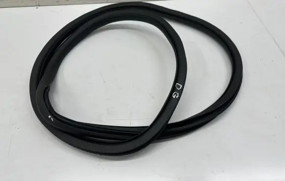 Mercedes-Benz CLA C118 X118 Rear door rubber seal (on body) 