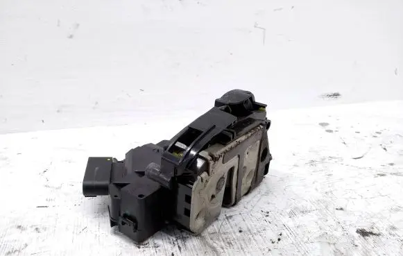 Volvo V60 Front door lock 31301738