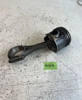 Volkswagen PASSAT B6 Piston with connecting rod 0380