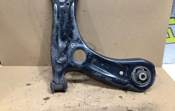 Audi A1 Front lower control arm/wishbone 6R0407152F