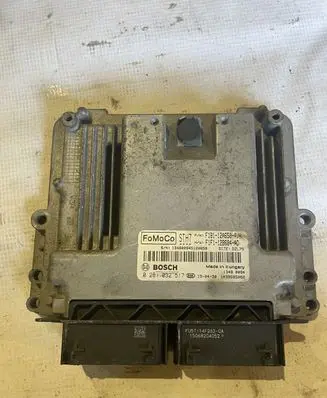 Ford Fiesta Engine control unit/module 0281032517