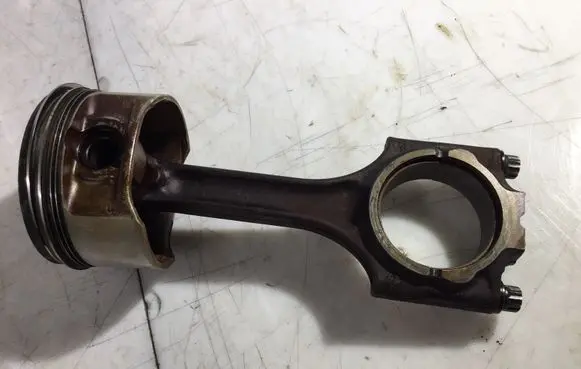 Volvo V70 Piston with connecting rod