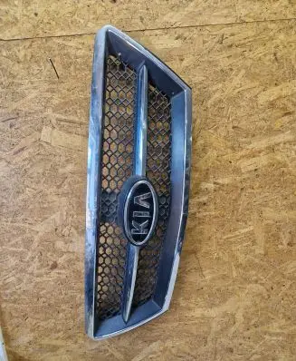 KIA Sorento Front bumper upper radiator grill 863503E020