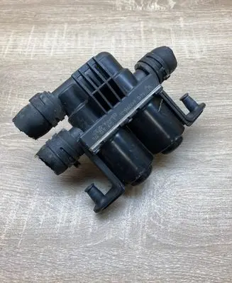 BMW 5 E60 E61 Coolant heater control valve 6927915 1147412176