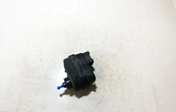 Headlight level adjustment motor
