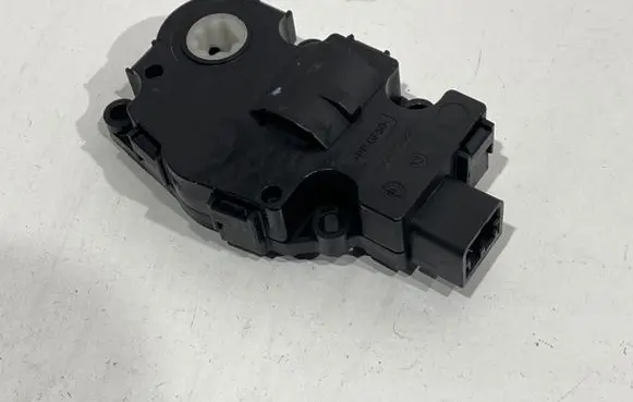 Mercedes-Benz ML W166 Air flap motor/actuator T1015556H EFB43605 160820123B