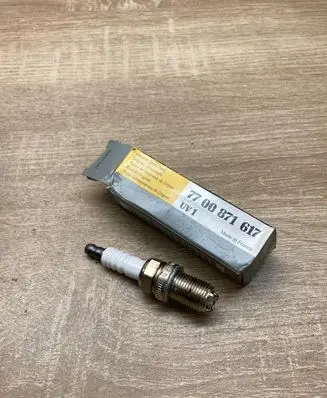 Renault Megane II Spark plug 7700871617