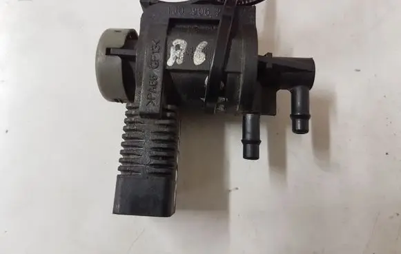 Audi A4 S4 B6 8E 8H Turbo solenoid valve 1J0906283C