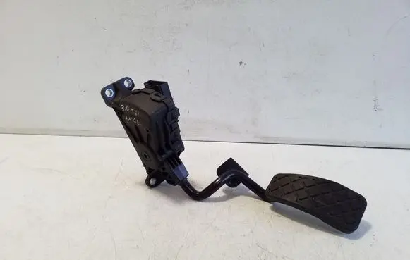 Accelerator throttle pedal
