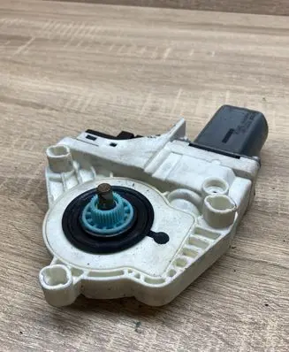 Audi A6 S6 C6 4F Front door window regulator motor 4F0959802D