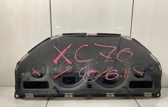 Volvo XC70 Speedometer (instrument cluster) 9499669