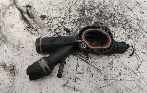 Volkswagen Jetta VI Engine coolant pipe/hose 03L121131AA