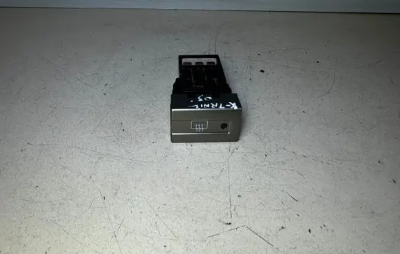 Nissan X-Trail T30 Windscreen/window heater switch 06016
