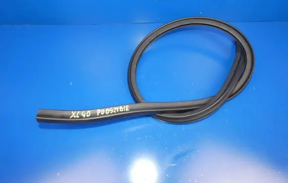 Volvo XC40 Engine compartment rubber 