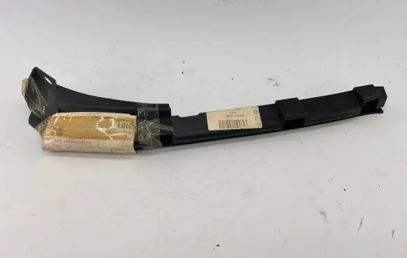 Volkswagen PASSAT B4 Front bumper mounting bracket 3A0807184A