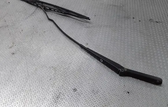 Front wiper blade arm