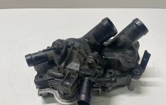 Volkswagen PASSAT B8 Water pump 04E121042L