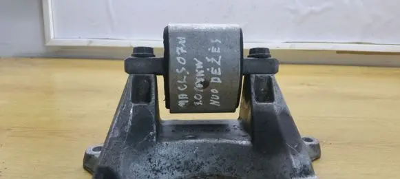 Mercedes-Benz CLS C219 Gearbox mount A2112420340