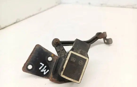 Mercedes-Benz ML W164 Air suspension front height level sensor A0105427717