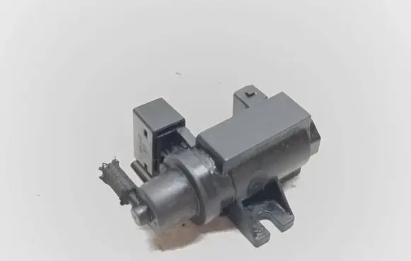 BMW 5 E60 E61 Turbo solenoid valve 7796634