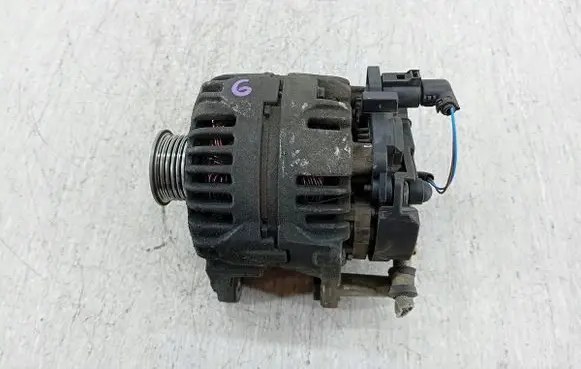 Volkswagen Golf V Generator/alternator 03C903023D