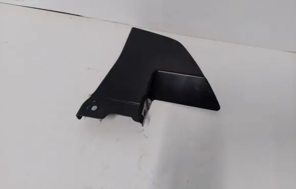 Rear fender molding trim