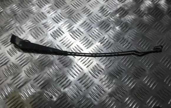 Volkswagen Jetta II Front wiper blade arm
