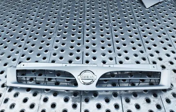 Nissan Interstar Front grill 