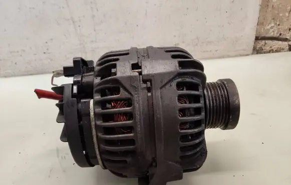 Volvo XC70 Generator/alternator 8676496 0124525029