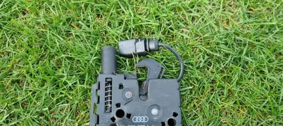 Audi A6 S6 C8 4K Engine bonnet/hood lock/catch 4K0823509C