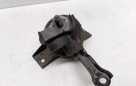 KIA Cerato Engine mount bracket