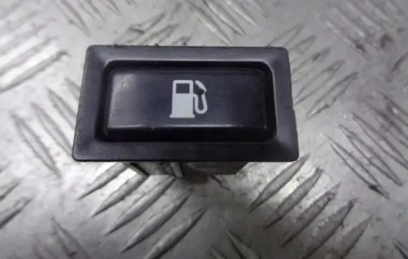 Toyota Avensis T250 Fuel tank opening switch 