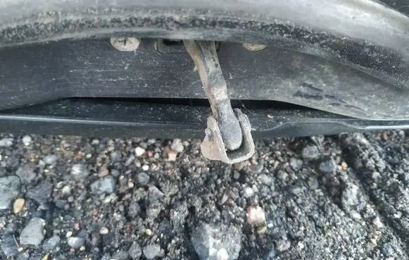 Mitsubishi Outlander Rear door check strap stopper