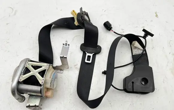 Ford Mustang V Front seatbelt 531212597 2028350
