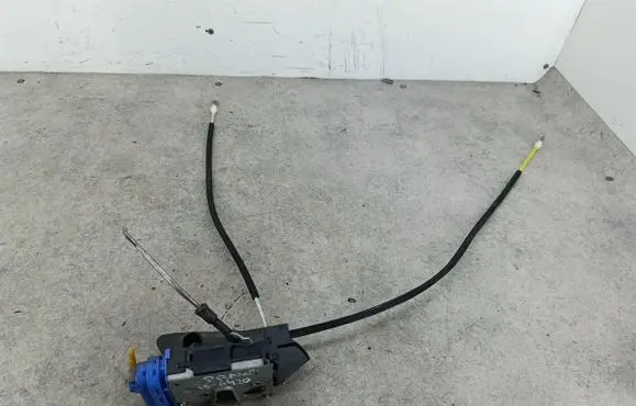 Audi A4 S4 B5 8D Rear door lock 8D0839016A
