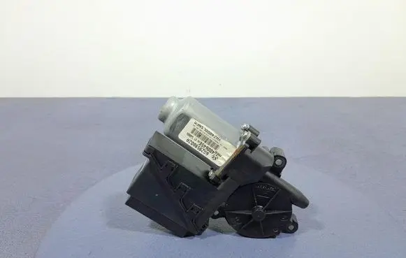 Volkswagen Polo Front door window regulator with motor 6Q2959802A