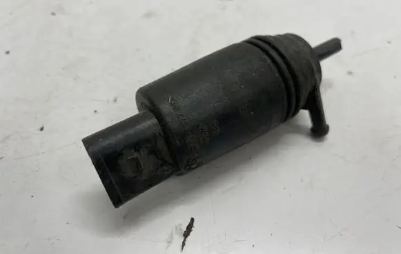 BMW 5 F10 F11 Windscreen/windshield washer pump 8377612