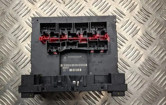 Volkswagen PASSAT B6 Power management control unit 3C8937049D F005V00744 H54S2602