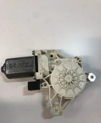 Audi A7 S7 4K8 Front door window regulator motor 4K0959801 C28129101