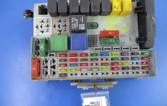 Opel Zafira A Fuse box set 24412497
