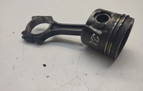 KIA Optima Piston with connecting rod 17E6B