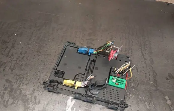 Peugeot 206+ Fuse module 9626460880