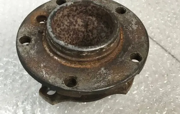 BMW 5 E39 Front wheel bearing hub 