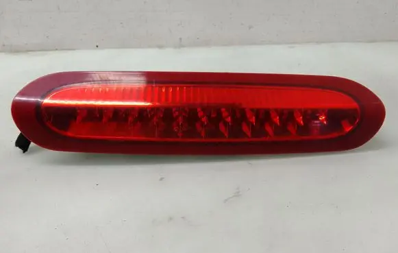 KIA Carens I Third/center stoplight