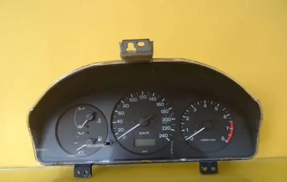 Mazda 626 Speedometer (instrument cluster) FDGE6VD