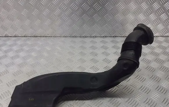 Opel Astra H Air intake duct part 55351756