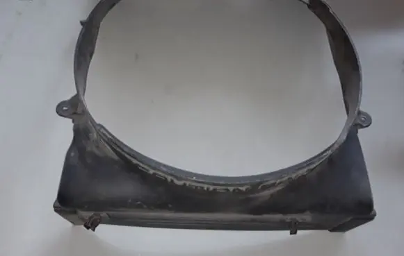 Jeep Cherokee III KJ Radiator cooling fan shroud 