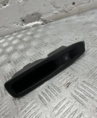 Renault Captur Electric window control switch 829614619R