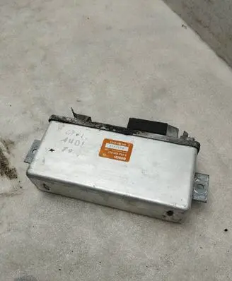 Audi 80 90 B3 ABS control unit/module 0265100037 8477998 443907379C